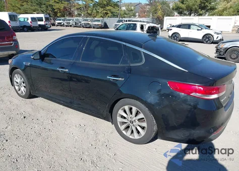 2017 Kia Optima Ex z USA, uszkodzony, nr VIN 5XXGU4L30HG163175